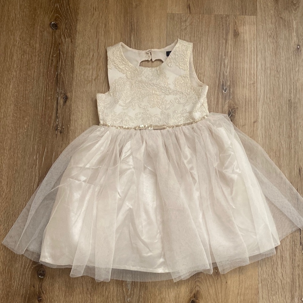 Kenzi Girls Cream Dress with Gold accents and gold sequins Size 4T